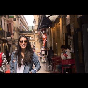 Meet your Posher, Ana